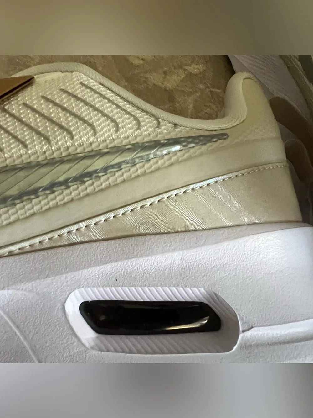 Women’s Size 10 Nike Air Max Athletic Sneakers. White/Beige/Silver.